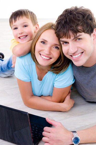 portrait-happy-laughing-young-family-with-little-son-with-laptop-indoors_186202-5055