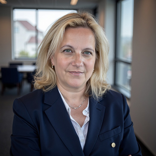Angela Headshot500x